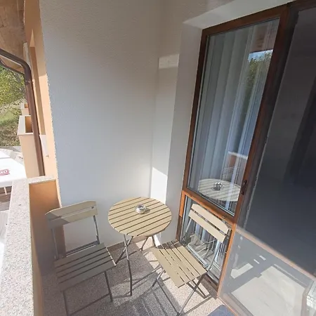 комплекс кантона אתר נופש Razhishte